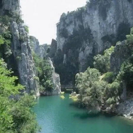 Elvetia Hotel Karpenísion